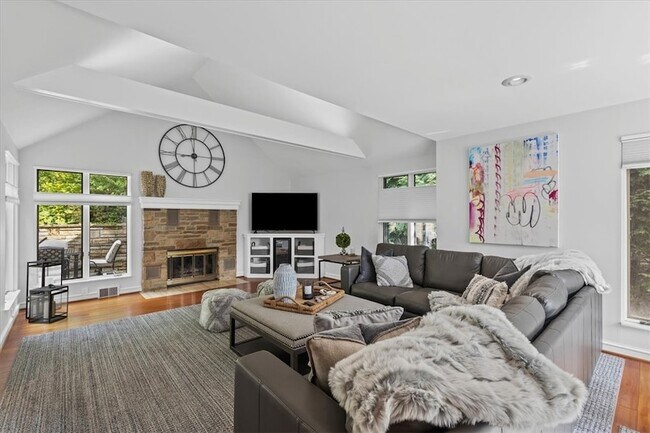 Foto del edificio - 31 Woodland Dr