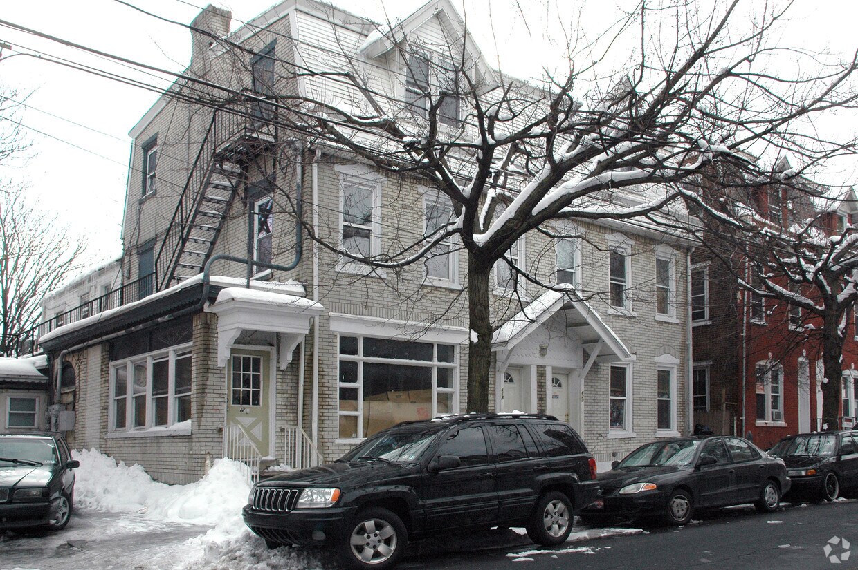 Primary Photo - 618-620 W Chew St