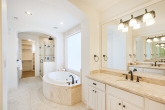 Building Photo - 407 W Bell St