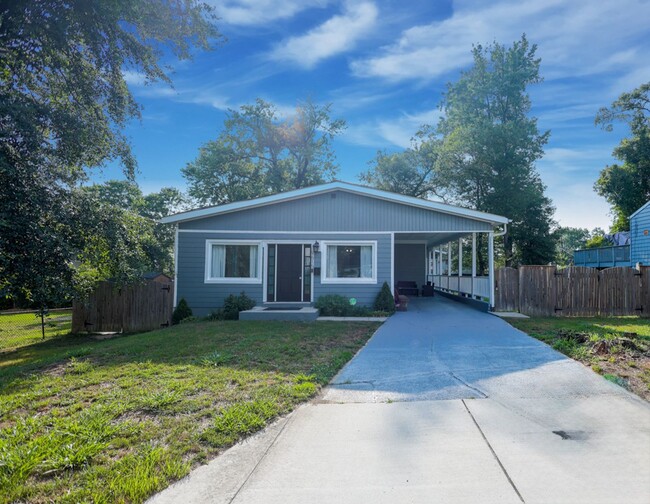Spacious 4 BR/2 BA Single-Family Home in C... - Spacious 4 BR/2 BA Single-Family Home in C...