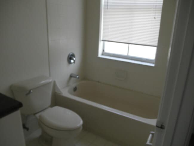 Building Photo - Shoma Townhomes