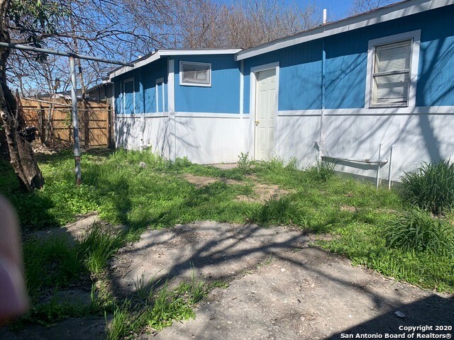 Foto principal - 1407 W Travis St