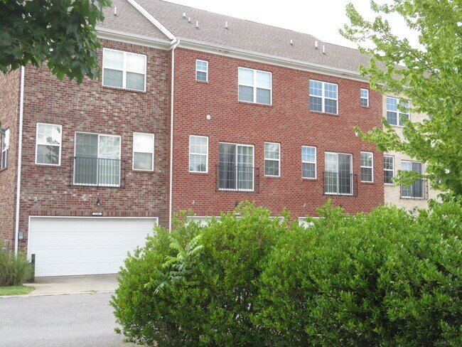 Parte trasera del edificio - 2108 Middle Tennessee Blvd