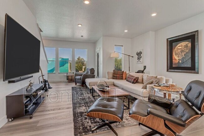 Building Photo - 4703 S Hill House Cove