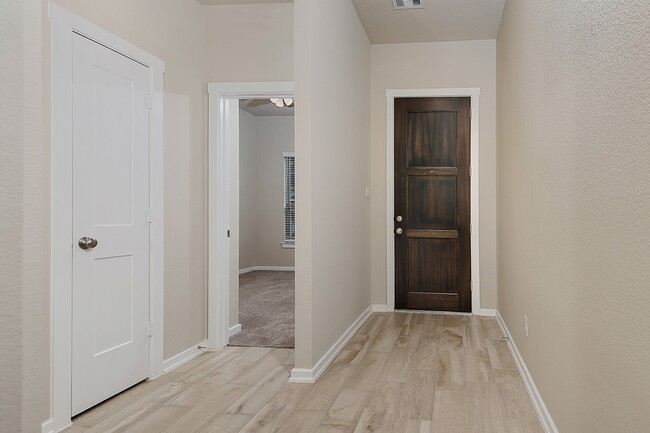 Building Photo - 151 Silva Creek Trl