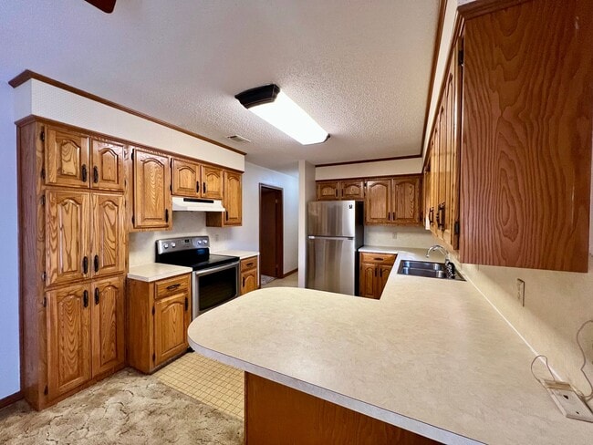 Building Photo - Come take a look at this 3-bedroom 2-bathr...