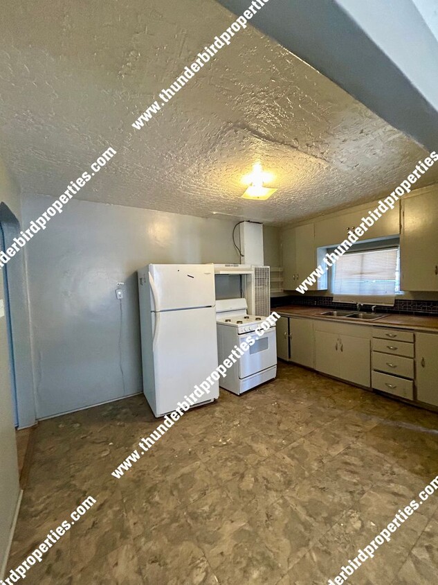 Primary Photo - 1 bedroom, 1 bath near the park and CNM!