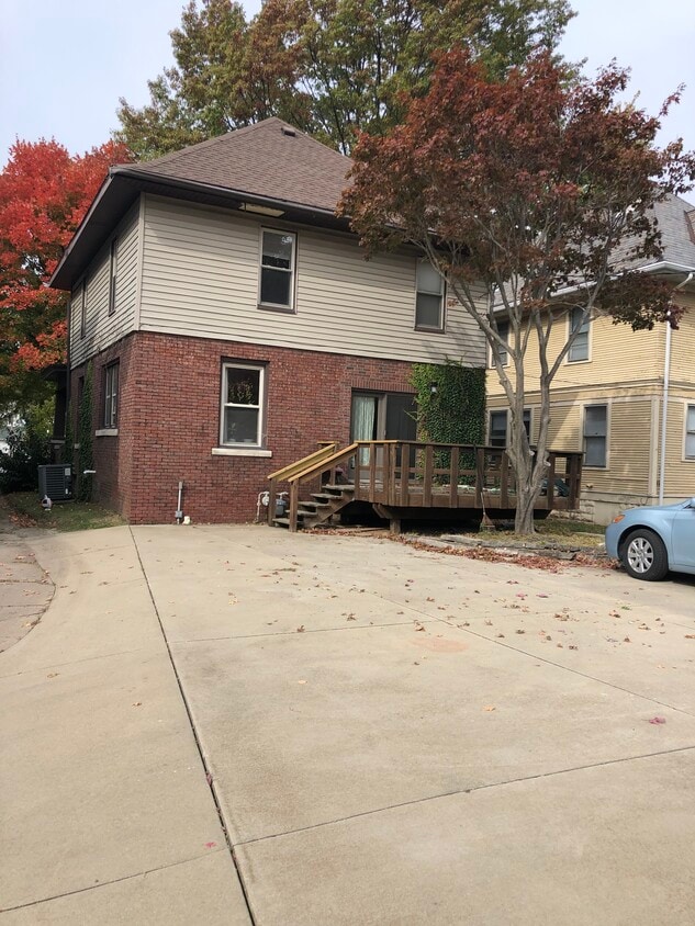 Parking in back - 906 N Cooper St