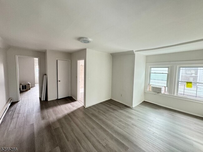 Building Photo - 854 S 15th St