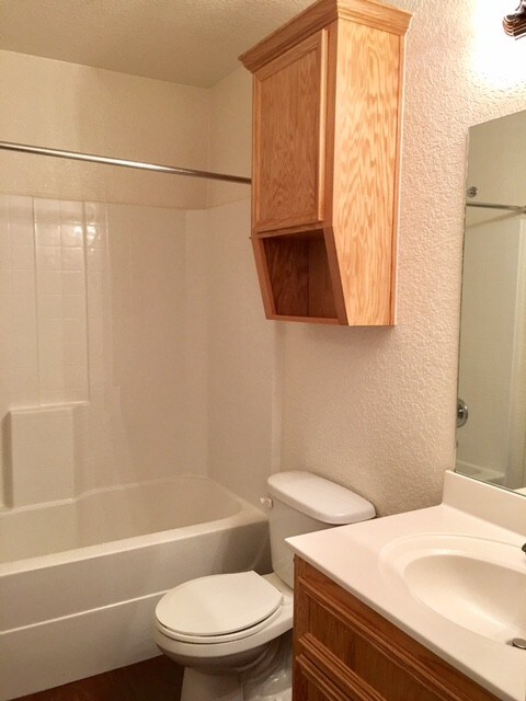 Building Photo - 911 Rosewood Dr