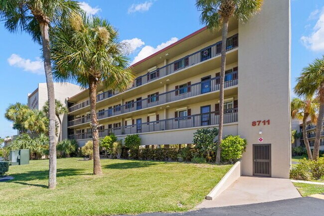 Building Photo - Condo For Rent on ST PETE BEACH!