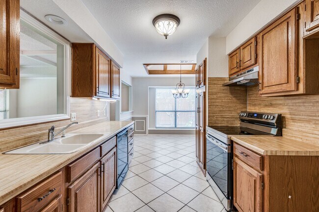 Building Photo - 3 Bed/2bath House next to Lake Arlington!