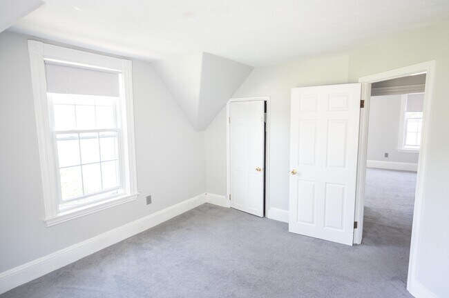 Building Photo - 60 Plain St