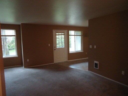Building Photo - 3301 Valentine Ln SE