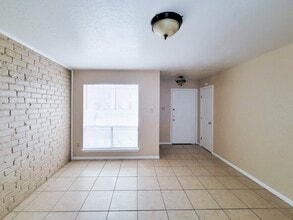 Building Photo - 1511 Barcelona Way Dr