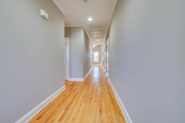 Foto del edificio - 719 Bonnie Oaks Ln