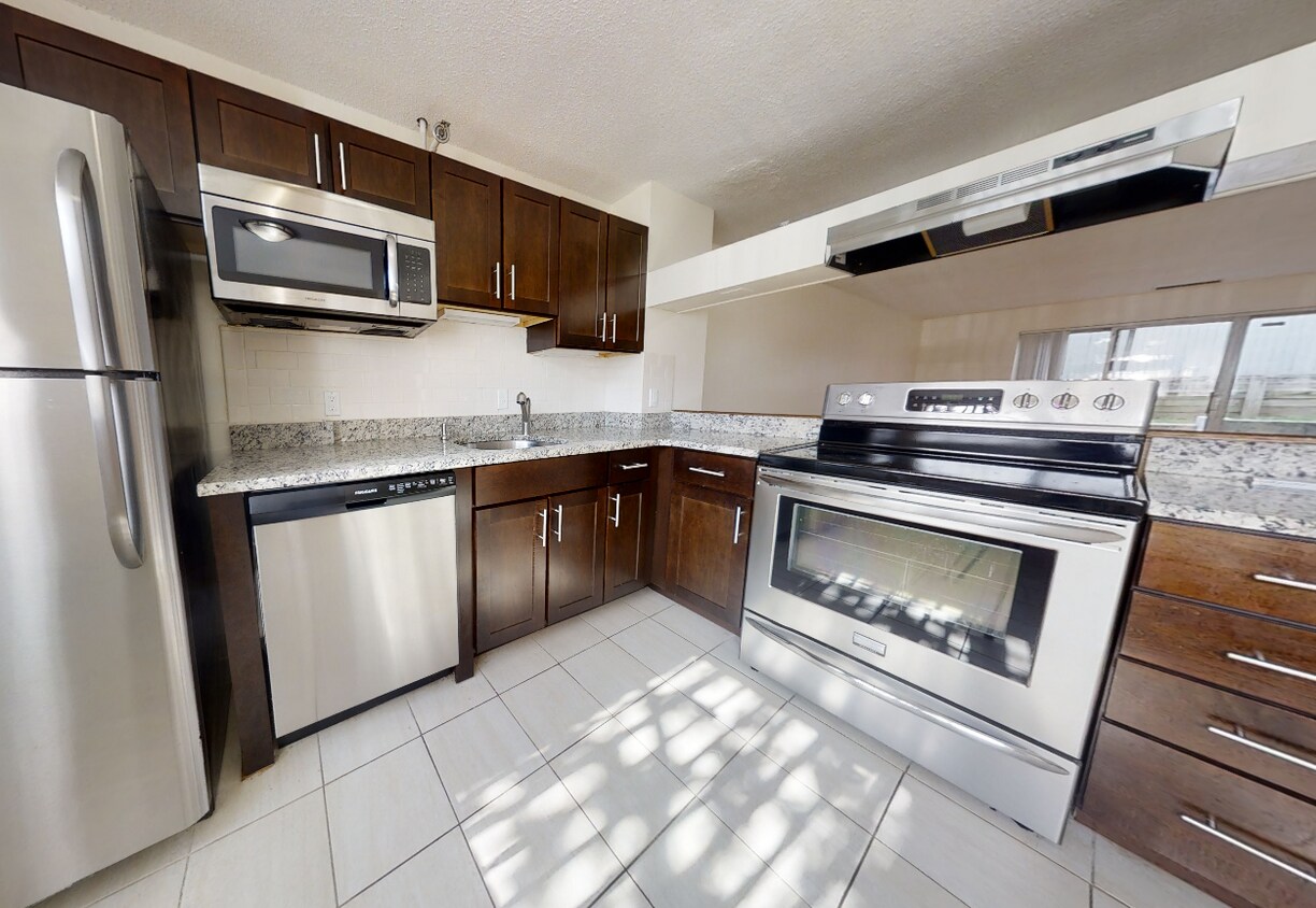 Primary Photo - 142 North Beacon St