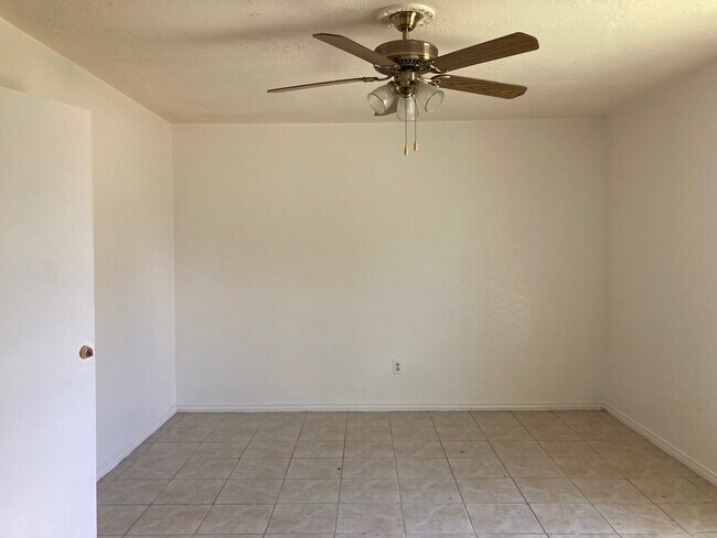 Foto del edificio - 7750 Water Park Ln