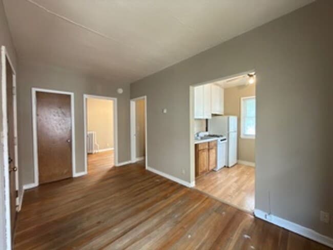 Building Photo - 468 N Herschel St