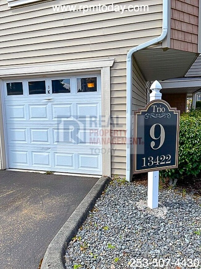 Foto del edificio - Stunning 2 Bedroom Condo With Garage!