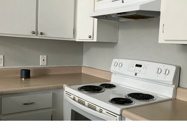 Building Photo - 2700 S White Mountain Rd