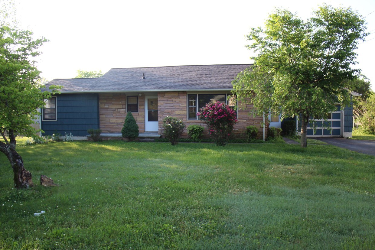 Primary Photo - 1102 Highland Dr