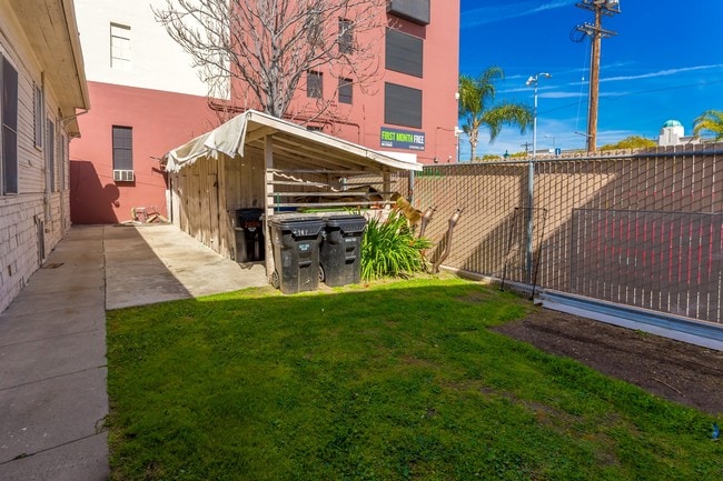 Building Photo - 2707 W 14th St