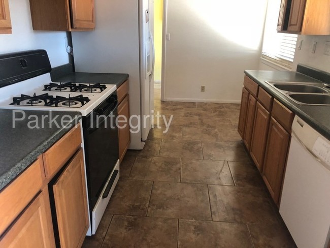 Foto del edificio - 4 Bedroom in Apple Valley