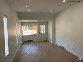Building Photo - 907 Sutherland Ave