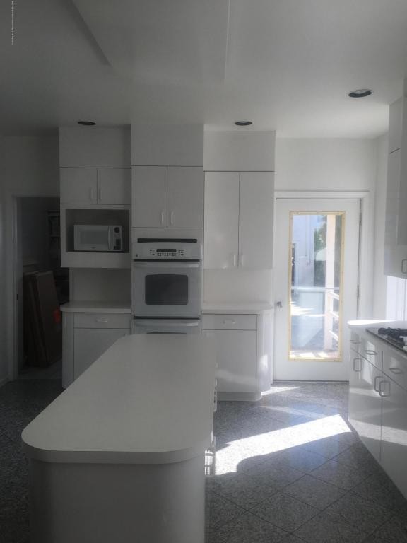 Foto del edificio - 52 Monmouth Dr