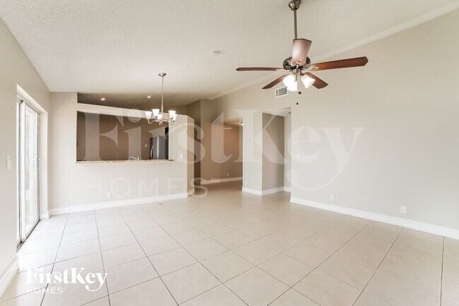 Foto del edificio - 6429 French Angel Terrace