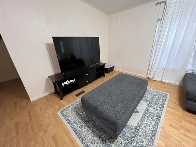 Foto del edificio - 2415 S Shiloh Dr