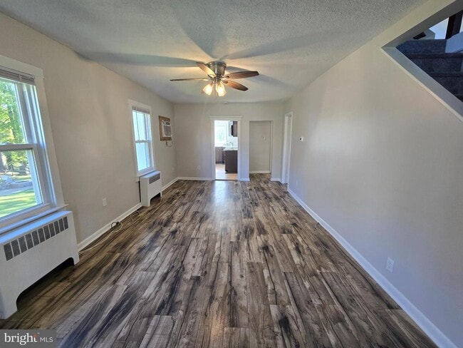 Building Photo - 286 N Oak Ave
