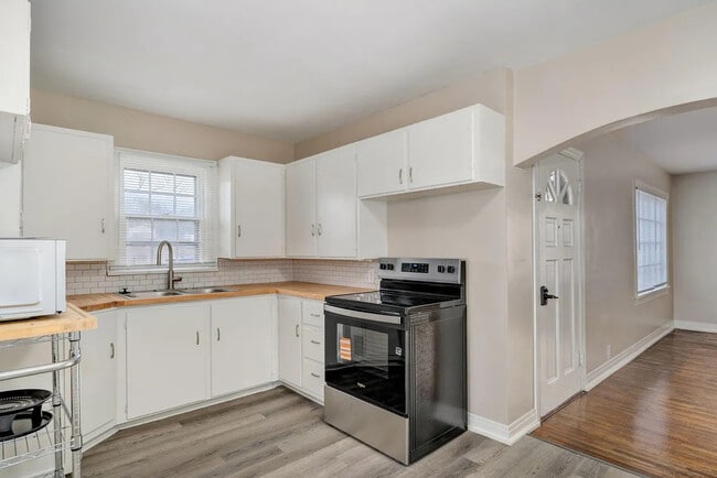 Building Photo - 103 E Meadow Ave