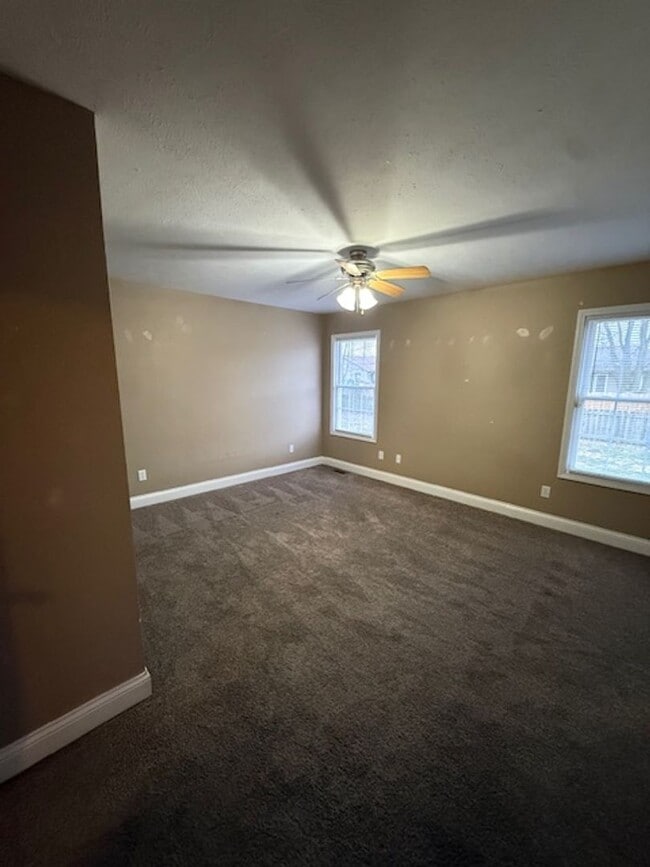 Building Photo - 409 DALHLIA