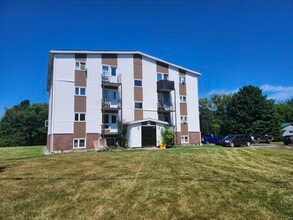 Building Photo - 5 Green Valley Dr