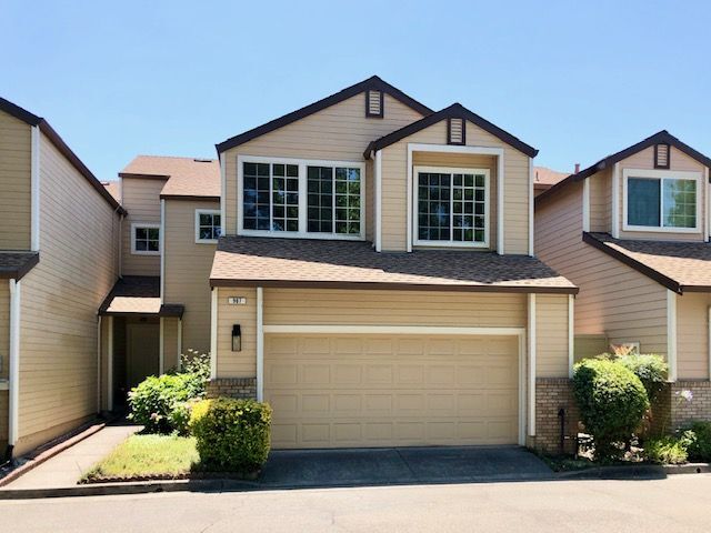Primary Photo - 907 Woodlake Dr