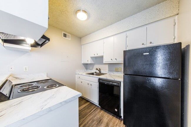 Building Photo - 111 W 38th St