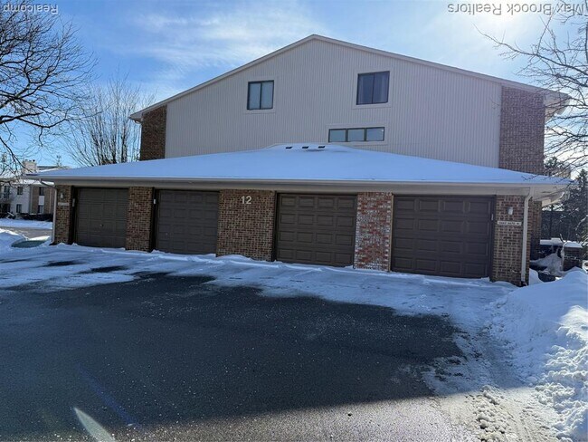 Foto del edificio - 6670 Maple Lakes Dr