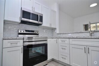 Building Photo - 1658 SE 28th Ct