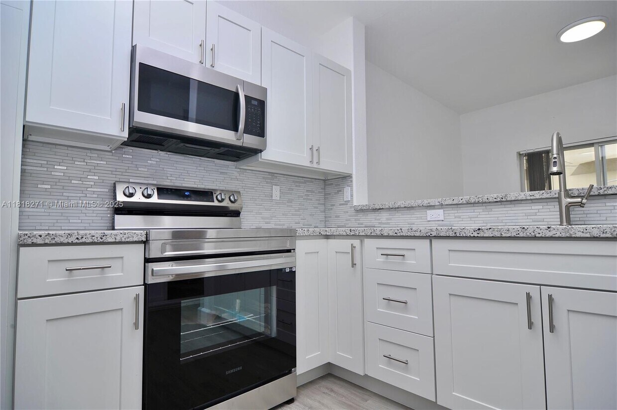 Foto principal - 1658 SE 28th Ct
