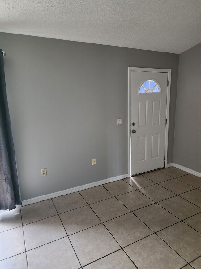 Building Photo - 1546 Candlewyck Dr