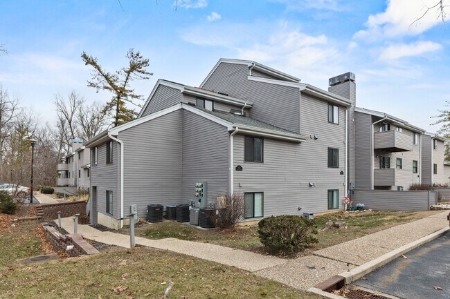 Building Photo - Ballwin Area.........Call 636-926-2227 for more details