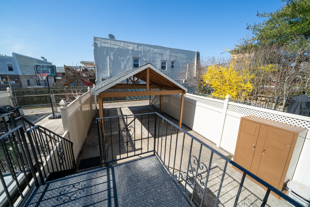 2106 24th Ave Unit 1, Astoria, NY 11102 2106 24th Ave Astoria, NY