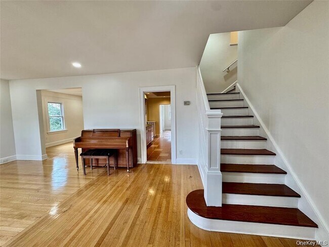 Foto del edificio - 73 Watkins Ave