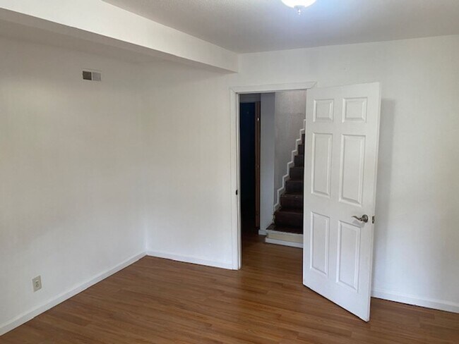 Building Photo - Cute home in Benicia near town!