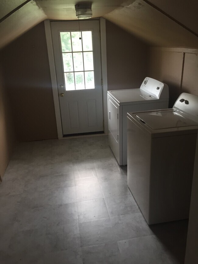 Laundry room - 71 Hudson St