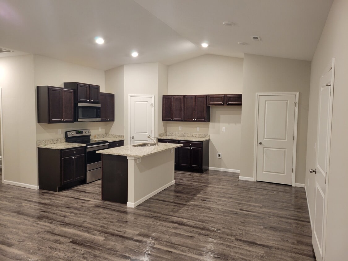 1305 N Azena St, Andover, KS 67002 Townhome Rentals in Andover KS