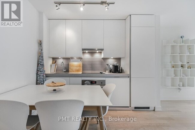 Building Photo - 38 Stewart St