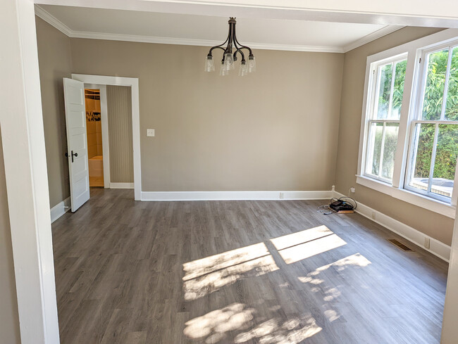 Dining room - 218 Howell St